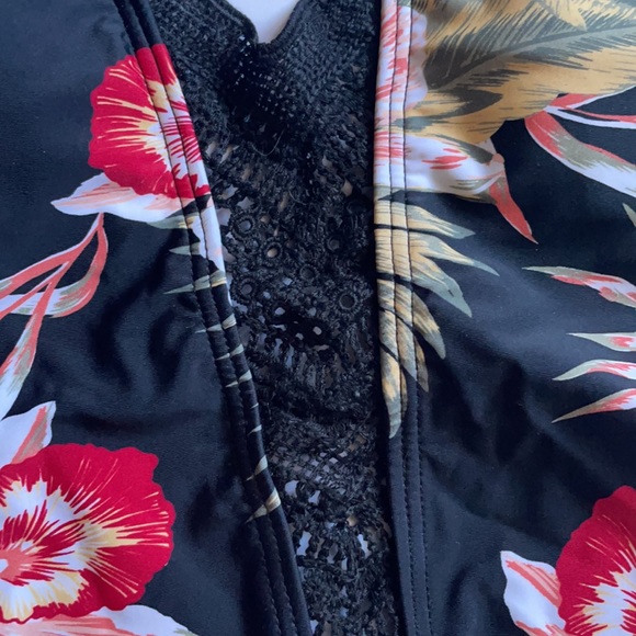 ROXY LIKE NEW ONE PIECE - Picture 3 of 6